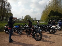  <a style='color: #fff;' href='/uploaded/photo/2e-sortie-moto-mobylette-solex-des-bielles-d-alloeu-5cc1ed497bb48.jpg'>(Télécharger)</a>